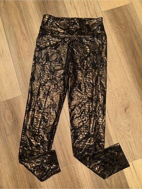 Metallic Black & Gold Patterned Women's Leggings Size Medium
